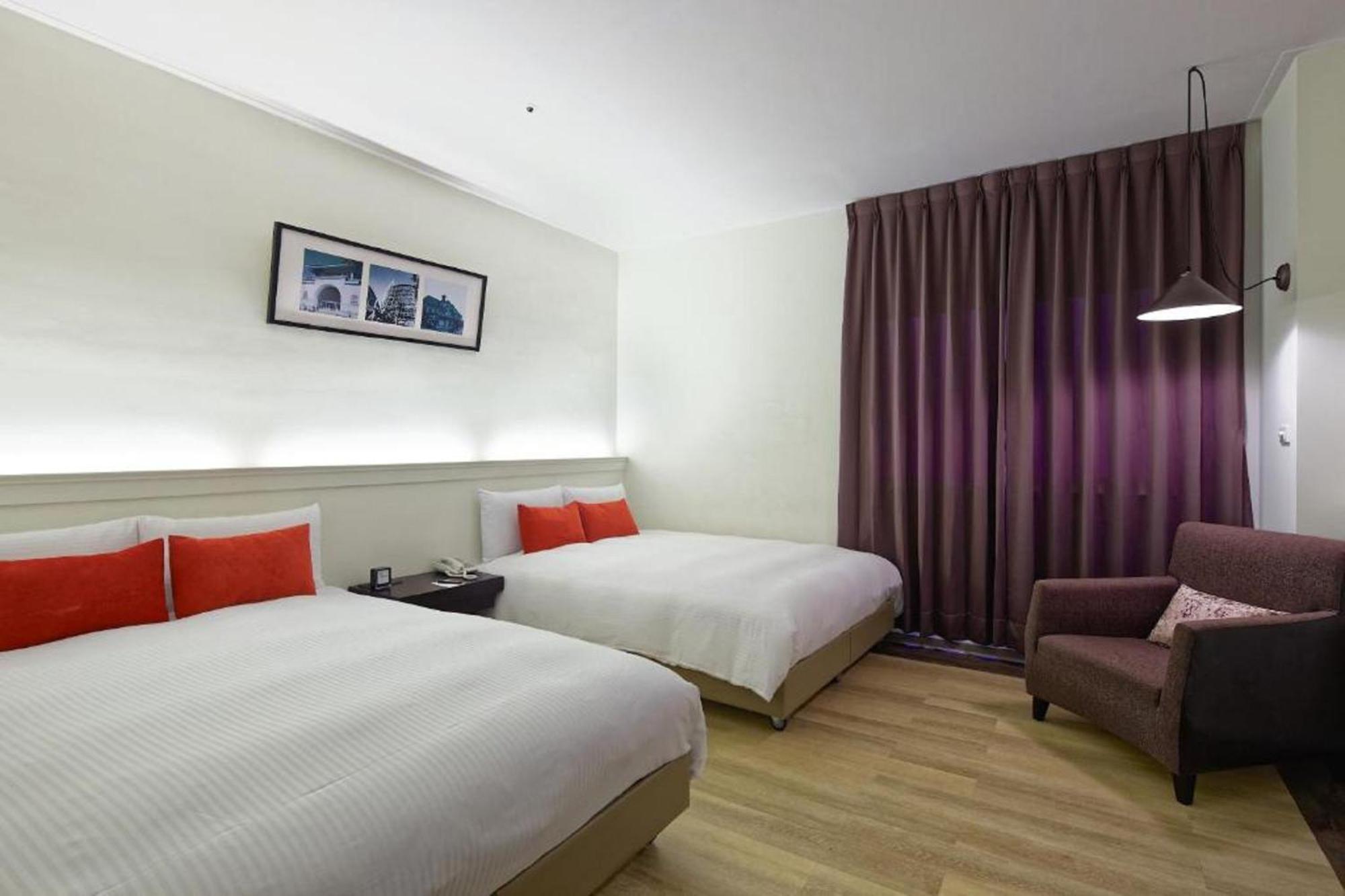 53 Hotel Тайчжун Экстерьер фото