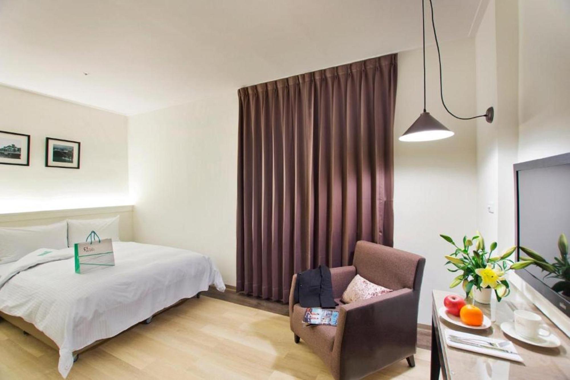 53 Hotel Тайчжун Экстерьер фото