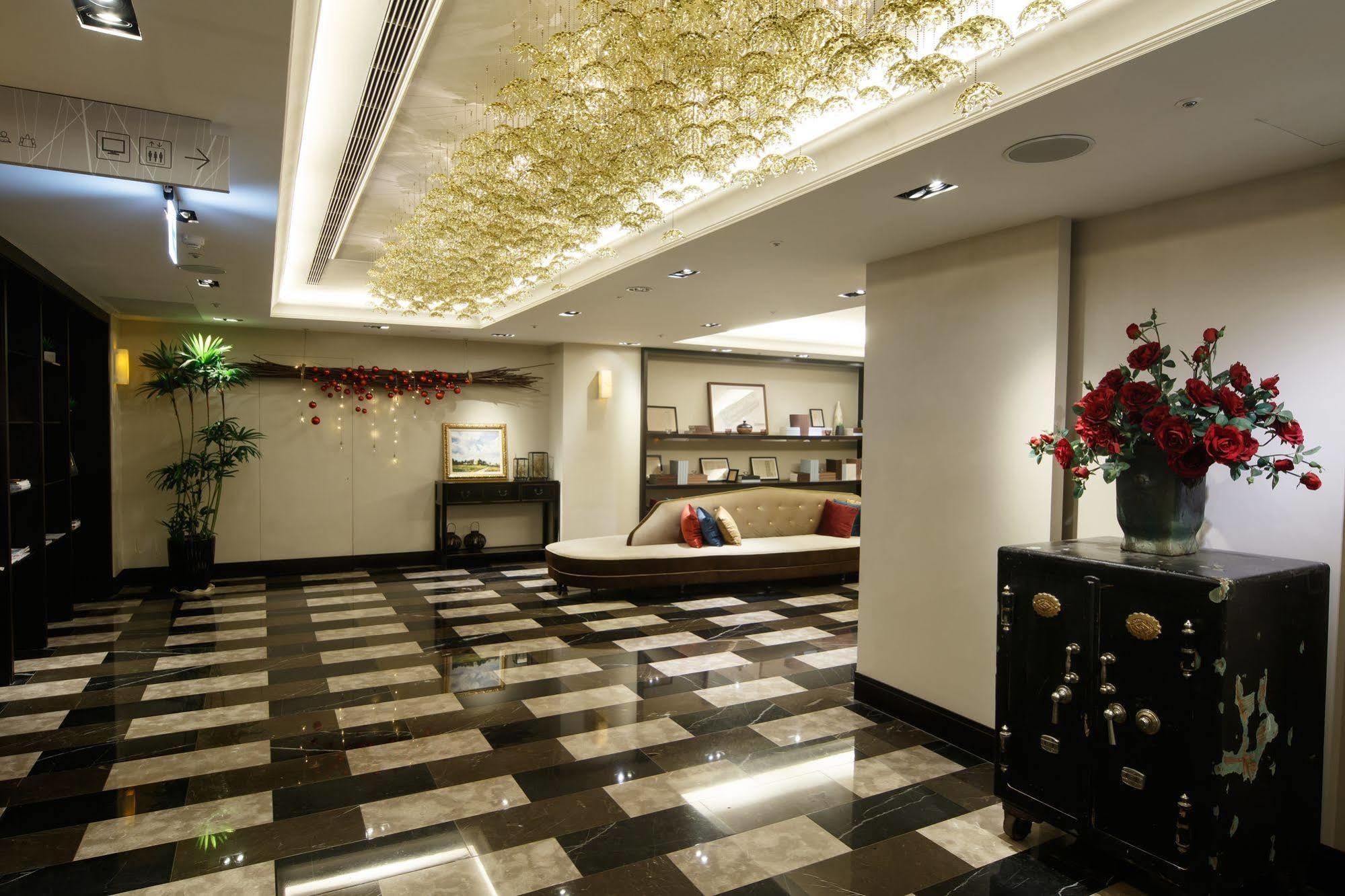 53 Hotel Тайчжун Экстерьер фото